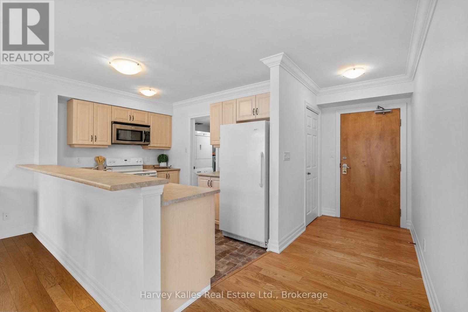 205 - 26 Dairy Lane, Huntsville (Chaffey), Ontario  P1H 0A4 - Photo 3 - X12515938