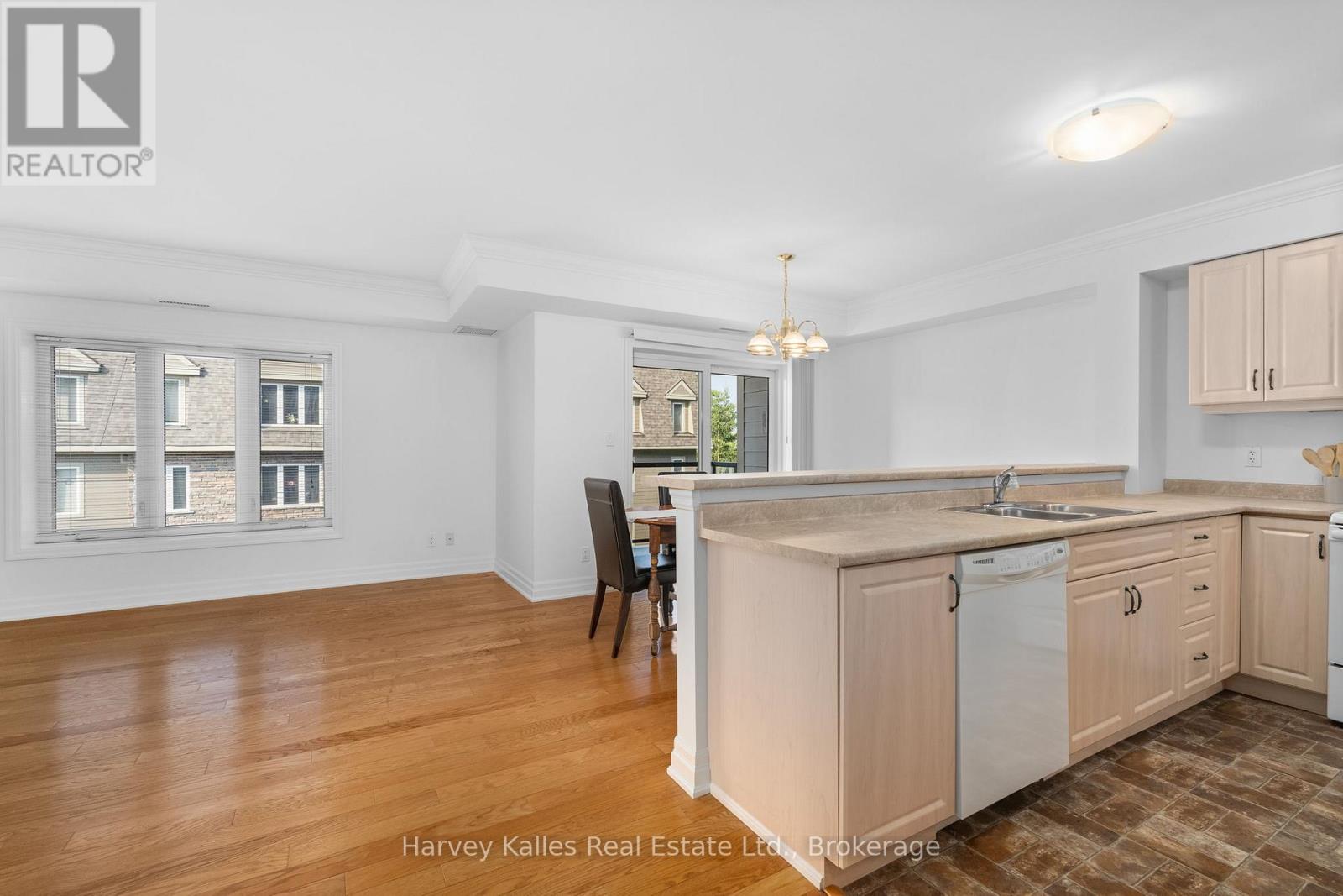 205 - 26 Dairy Lane, Huntsville (Chaffey), Ontario  P1H 0A4 - Photo 5 - X12515938