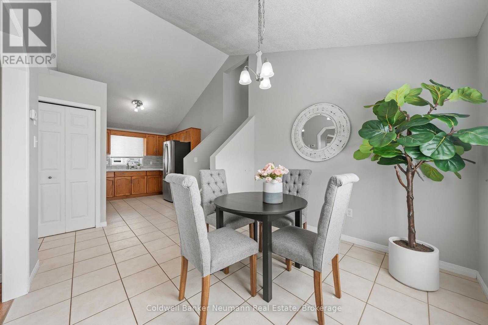 28 Bronwyn Place, Guelph (Willow West/sugarbush/west Acres), Ontario  N1K 1X1 - Photo 7 - X12515980