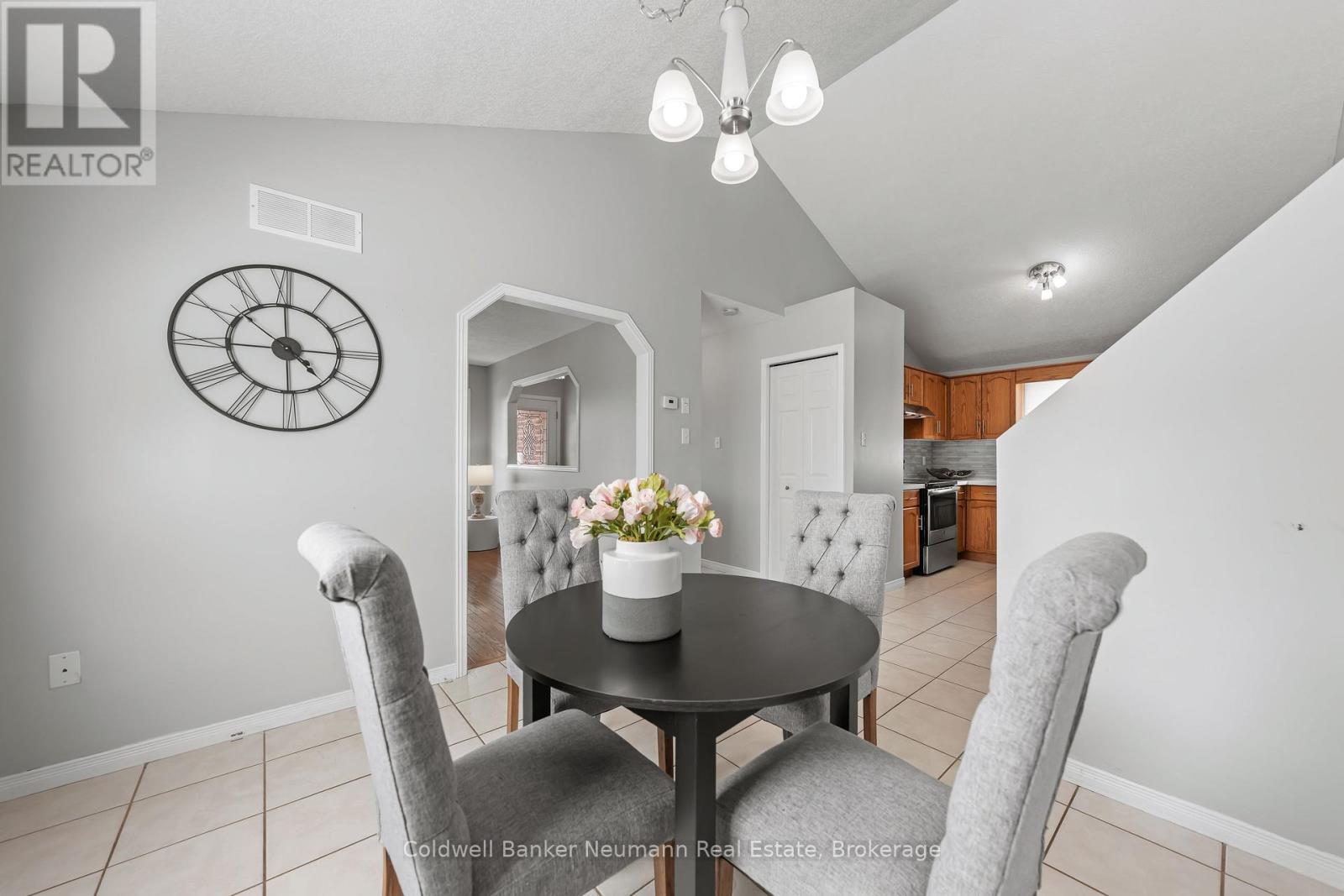 28 Bronwyn Place, Guelph (Willow West/sugarbush/west Acres), Ontario  N1K 1X1 - Photo 8 - X12515980