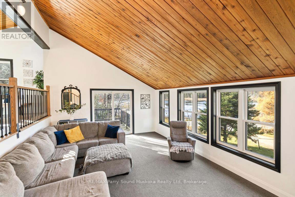 336 Clear Lake Road, Seguin, Ontario P2A 2W8 - Photo 10 - X12516016