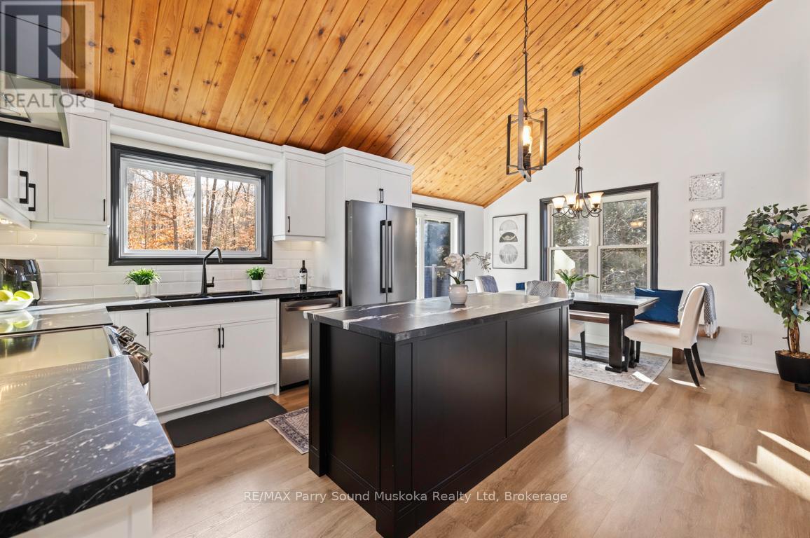 336 Clear Lake Road, Seguin, Ontario P2A 2W8 - Photo 14 - X12516016