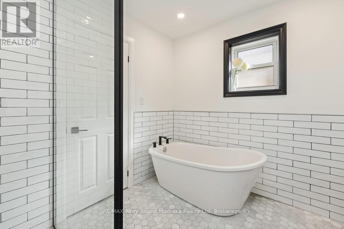 336 Clear Lake Road, Seguin, Ontario P2A 2W8 - Photo 25 - X12516016