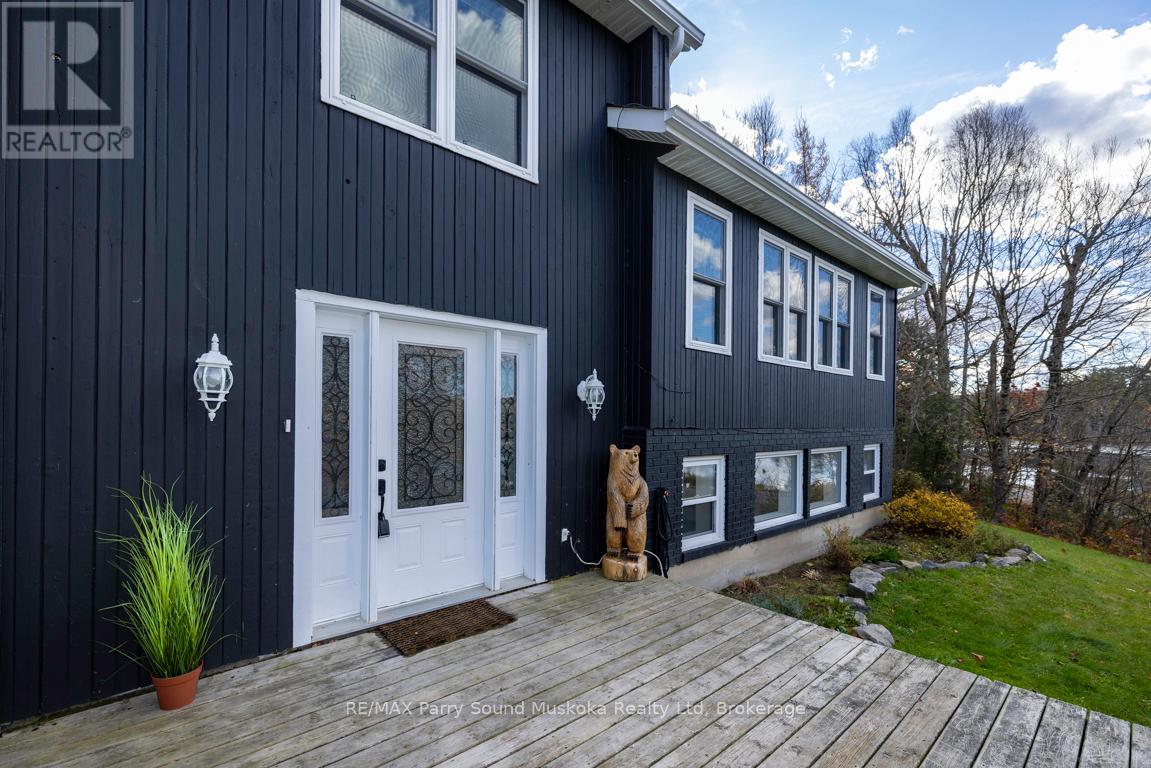 336 Clear Lake Road, Seguin, Ontario P2A 2W8 - Photo 4 - X12516016