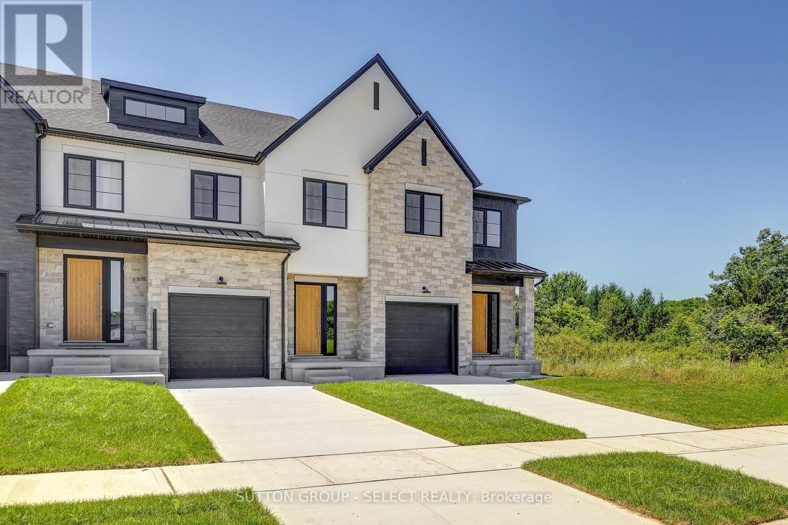 15 Optimist Drive, Southwold, Ontario  N5P 3T2 - Photo 3 - X12515956