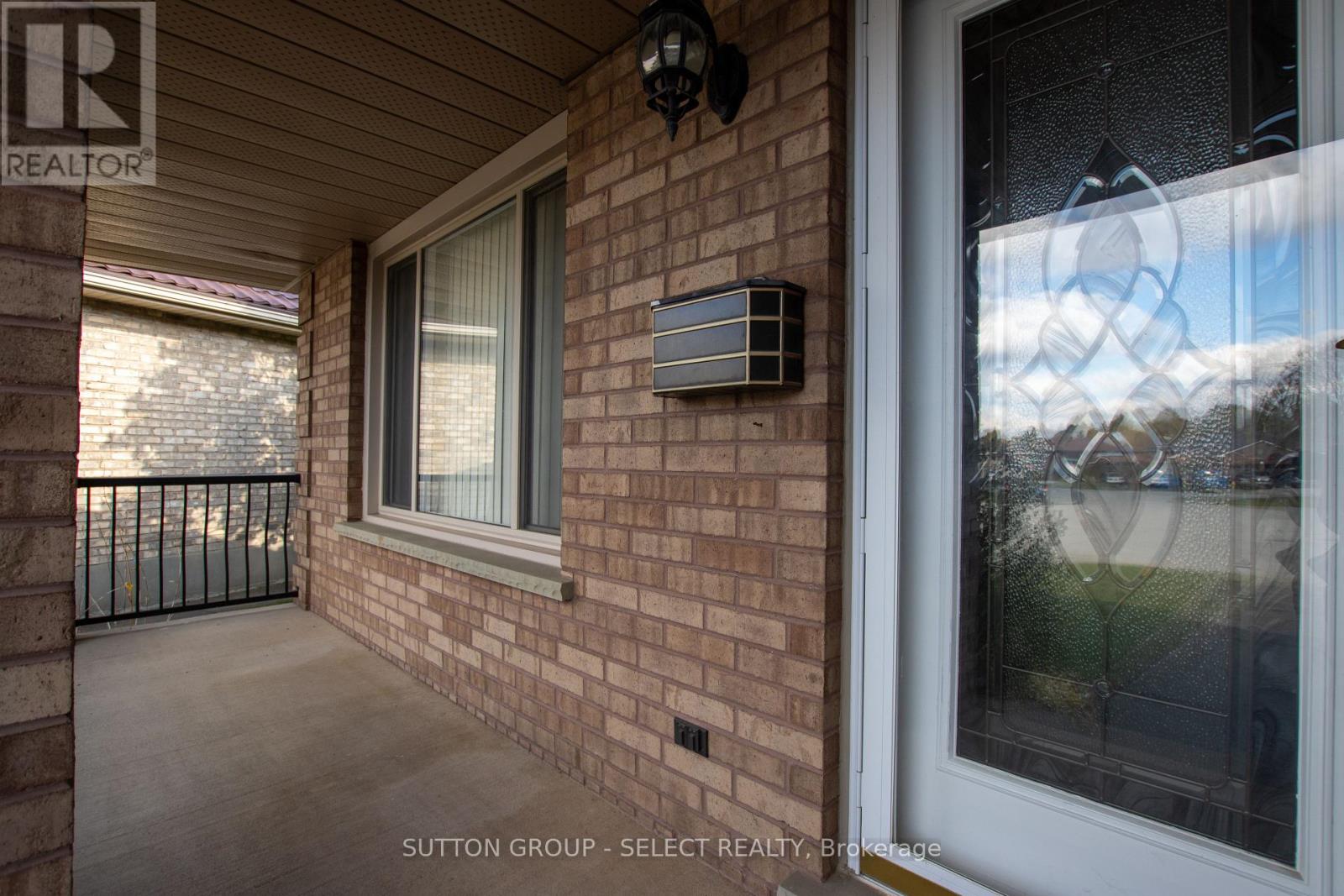 106 Christians Court, London East, Ontario  N5V 4P1 - Photo 3 - X12515994