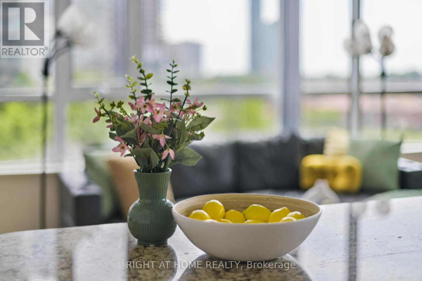 515 - 349 Rathburn Road W, Mississauga, Ontario  L5B 0G9 - Photo 6 - W12515810