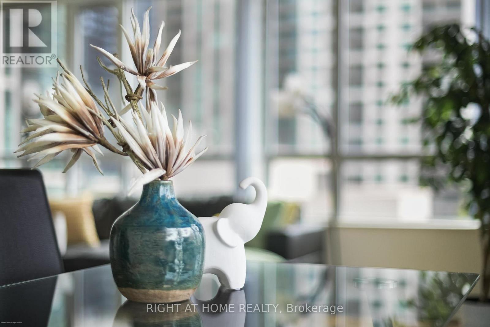 515 - 349 Rathburn Road W, Mississauga, Ontario  L5B 0G9 - Photo 9 - W12515810