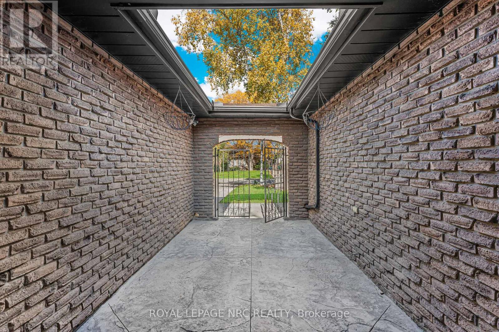 9 Windermere Court, Welland, Ontario  L3C 5V4 - Photo 5 - X12515848