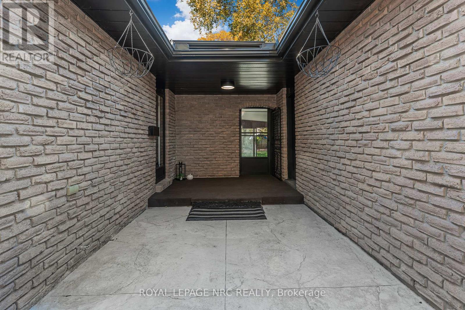 9 Windermere Court, Welland, Ontario  L3C 5V4 - Photo 6 - X12515848