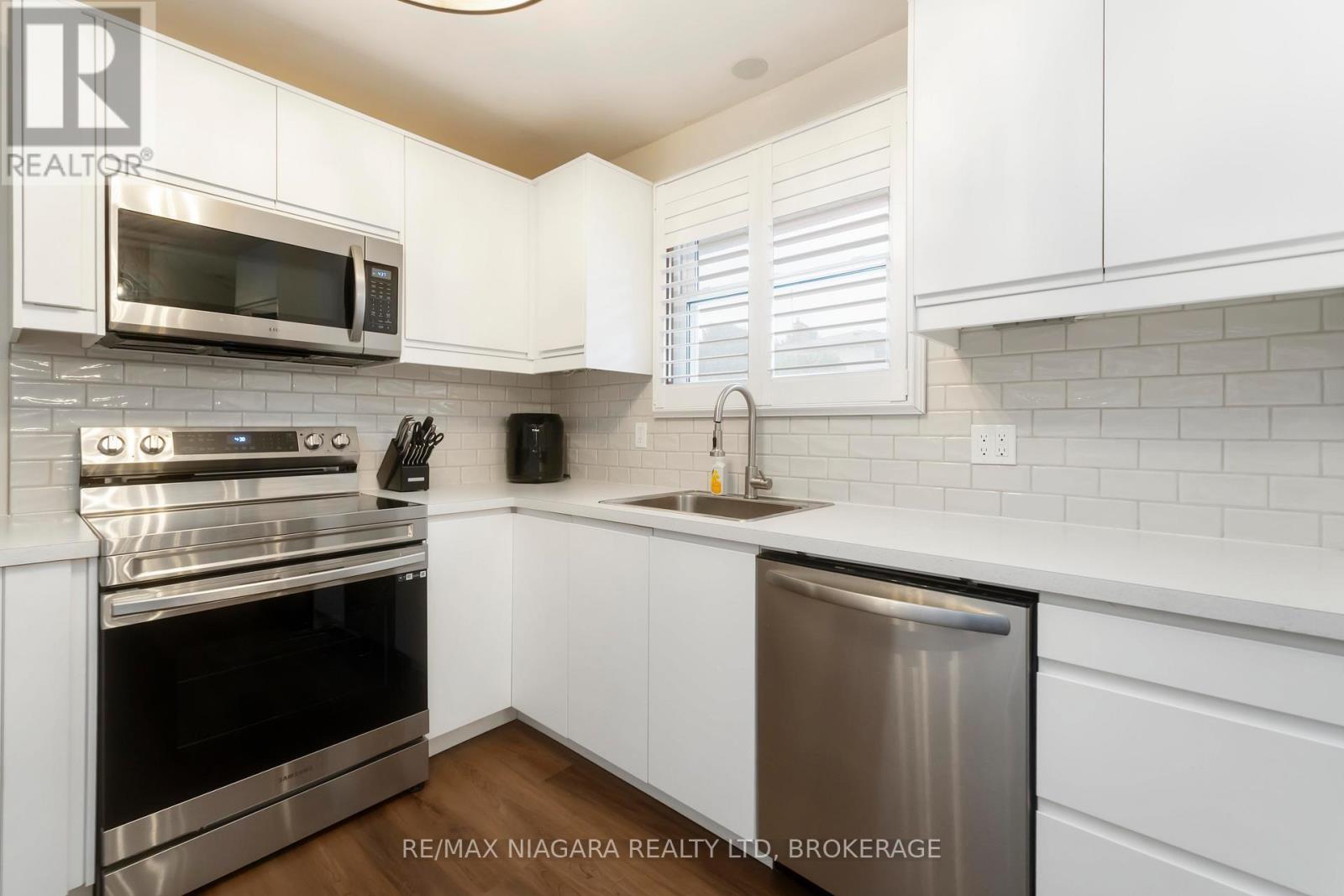 4075 Pettit Avenue, Niagara Falls, Ontario  L2E 6K4 - Photo 15 - X12515940