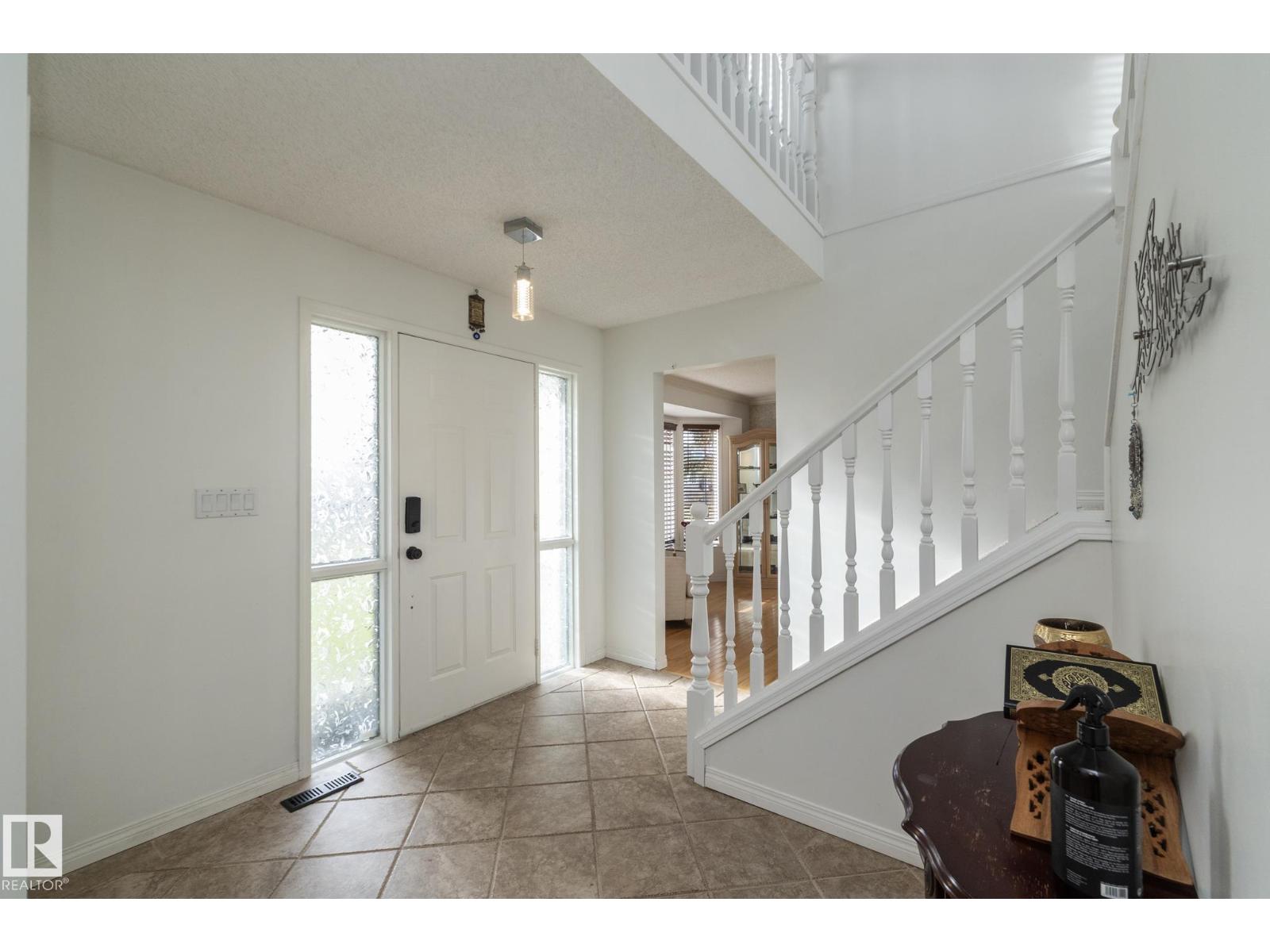 12 Elsinore Pl Nw, Edmonton, Alberta  T5X 5W3 - Photo 11 - E4464883