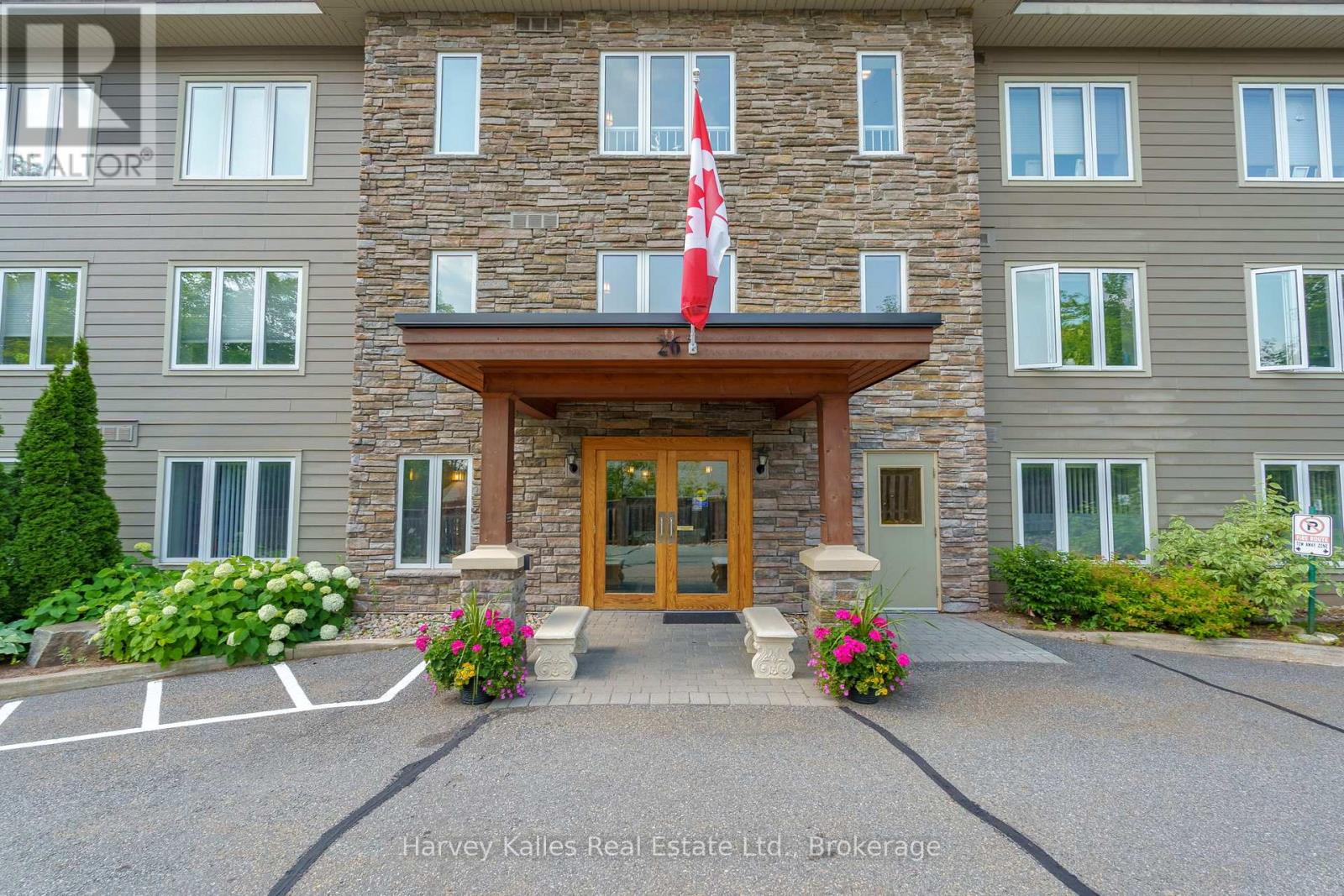 205 - 26 Dairy Lane, Huntsville (Chaffey), Ontario  P1H 0A4 - Photo 2 - X12515938