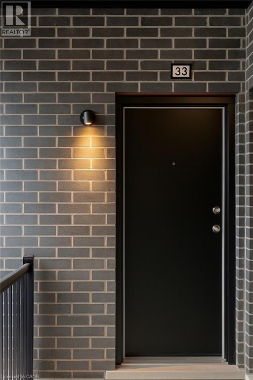 235 Chapel Hill Drive Unit# 33, Kitchener, Ontario  N2R 1N3 - Photo 3 - 40785944