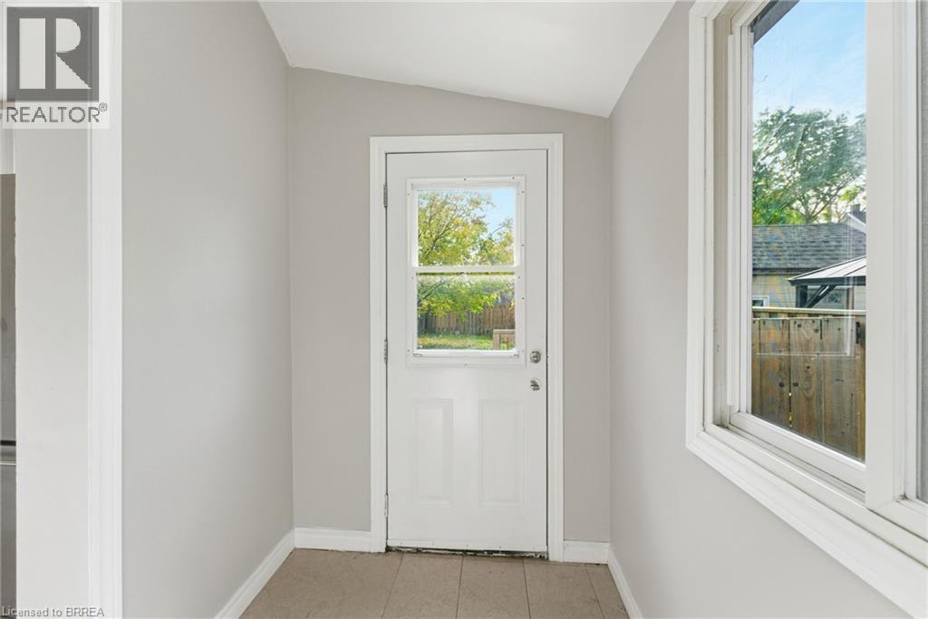 166 Beach Road, Hamilton, Ontario  L8L 4A5 - Photo 13 - 40785888