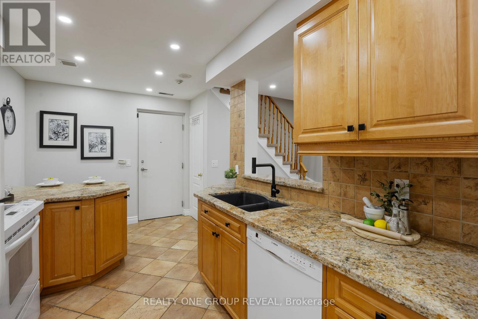 803 - 1400 The Esplanade Drive N, Pickering, Ontario  L1V 6V2 - Photo 13 - E12477865