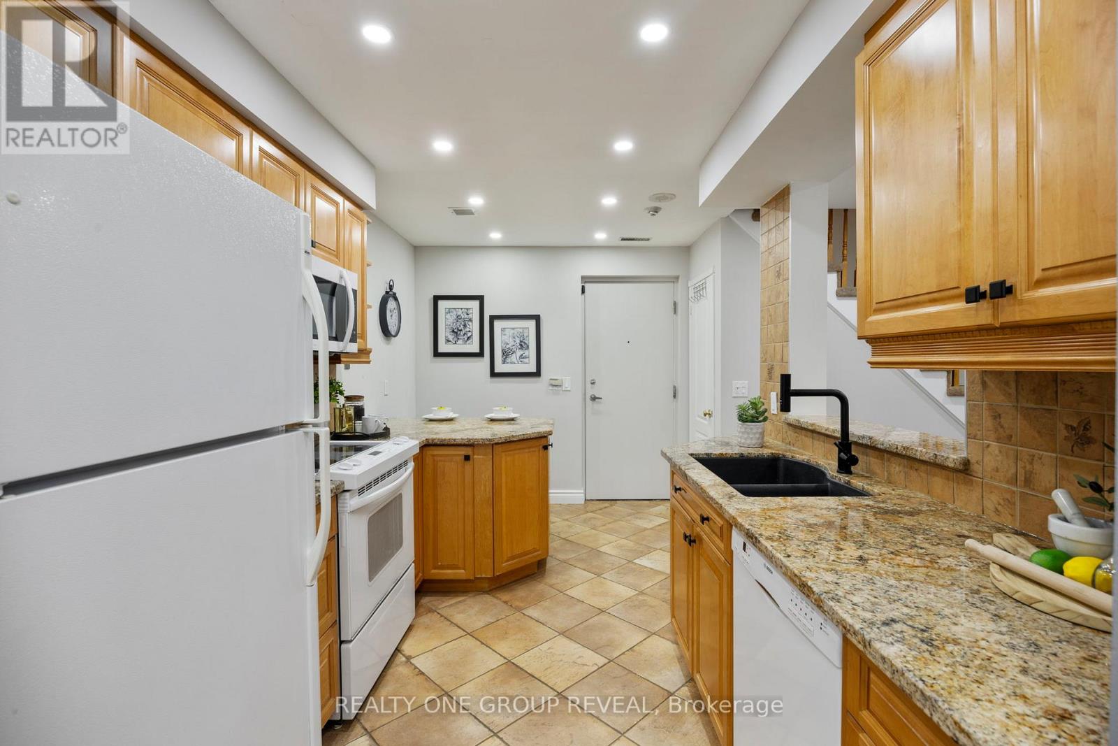 803 - 1400 The Esplanade Drive N, Pickering, Ontario  L1V 6V2 - Photo 12 - E12477865