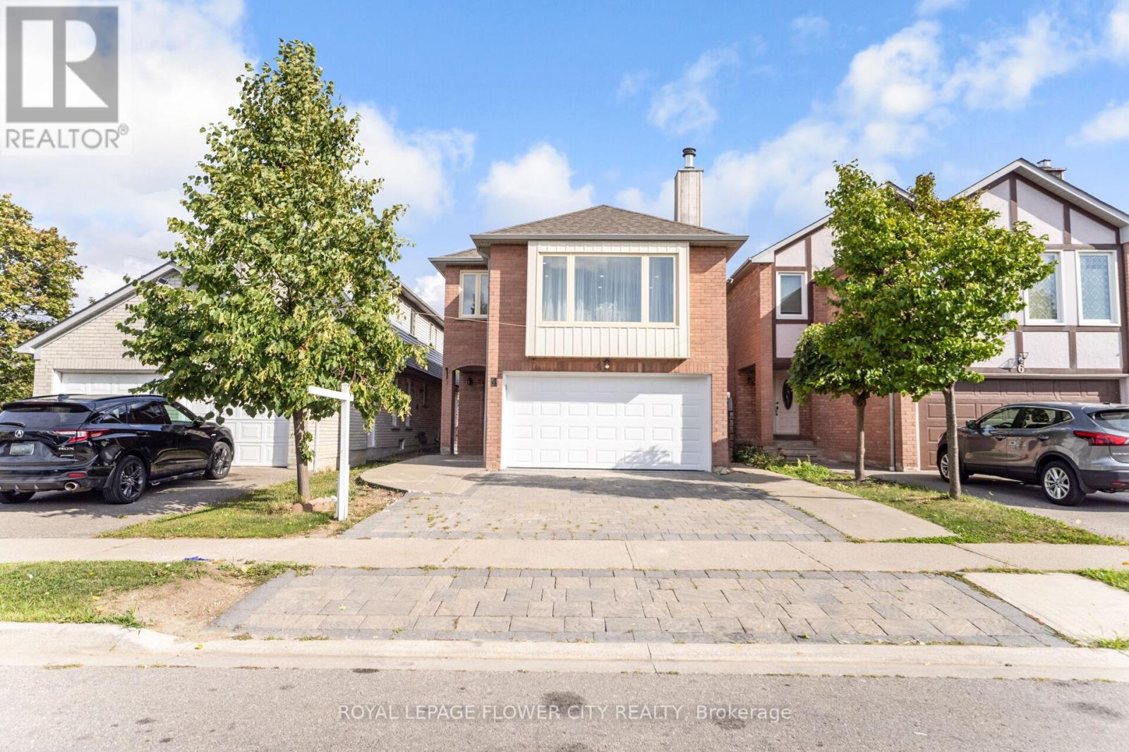4 Natalie Court E, Brampton, Ontario  L6S 5T2 - Photo 1 - W12502646
