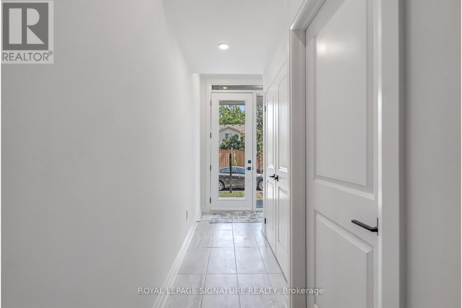 3392 Carter Common, Burlington, Ontario L7M 3R9 - Photo 2 - W12515058