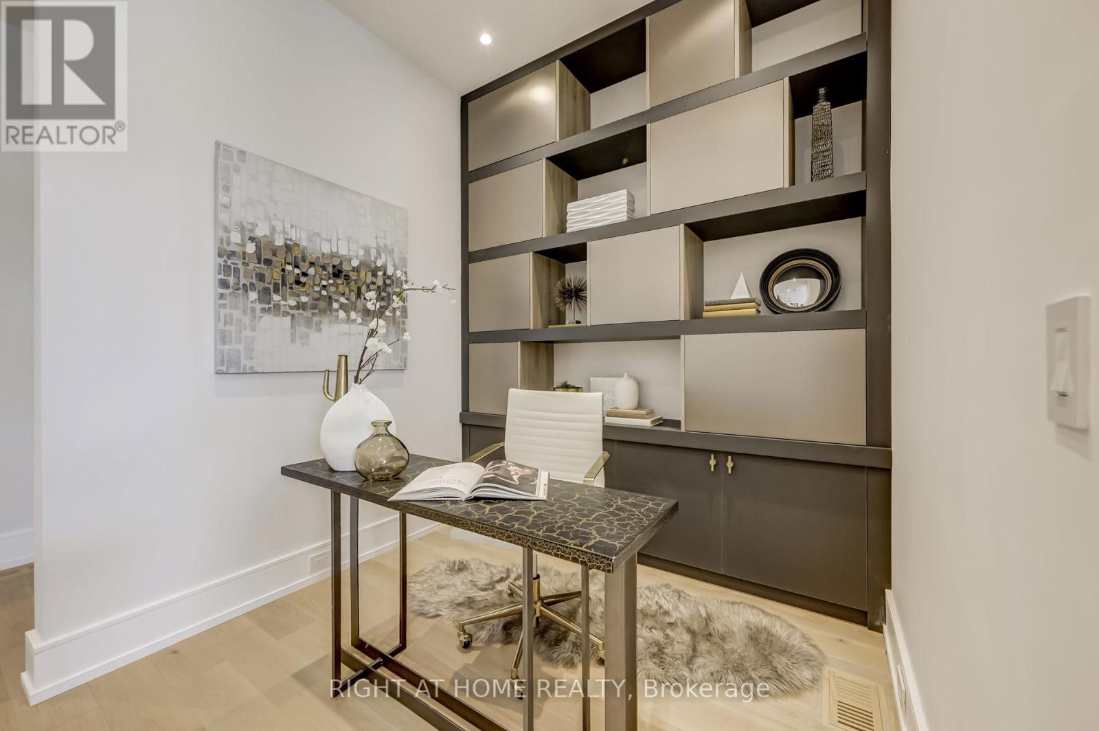 102 Parklea Drive, Toronto, Ontario  M4G 2J8 - Photo 10 - C12515968