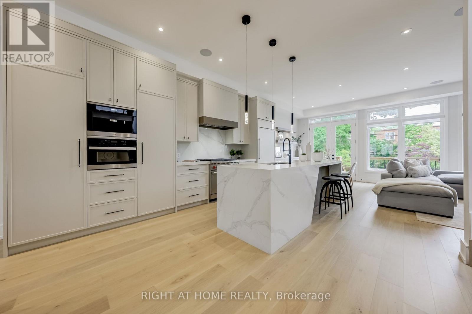 102 Parklea Drive, Toronto, Ontario  M4G 2J8 - Photo 13 - C12515968