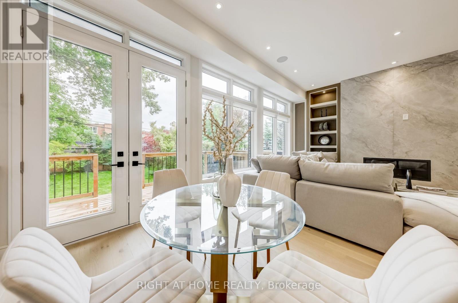 102 Parklea Drive, Toronto, Ontario  M4G 2J8 - Photo 16 - C12515968