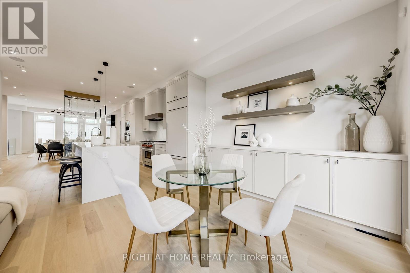 102 Parklea Drive, Toronto, Ontario  M4G 2J8 - Photo 17 - C12515968