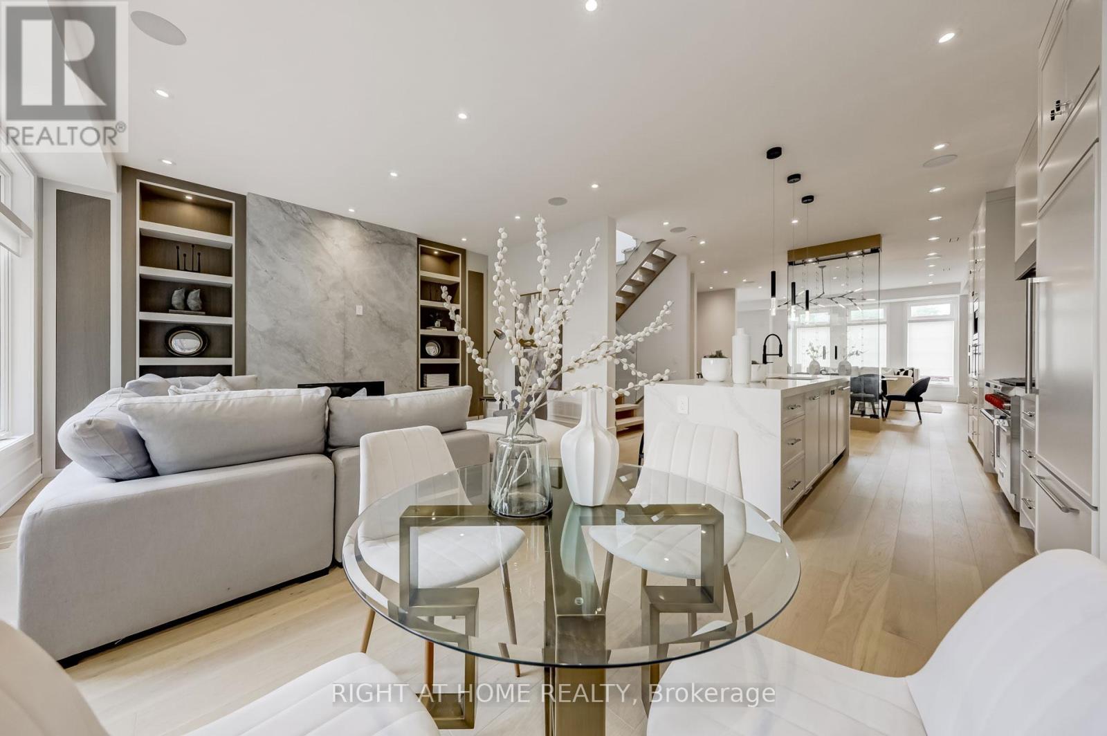 102 Parklea Drive, Toronto, Ontario  M4G 2J8 - Photo 20 - C12515968