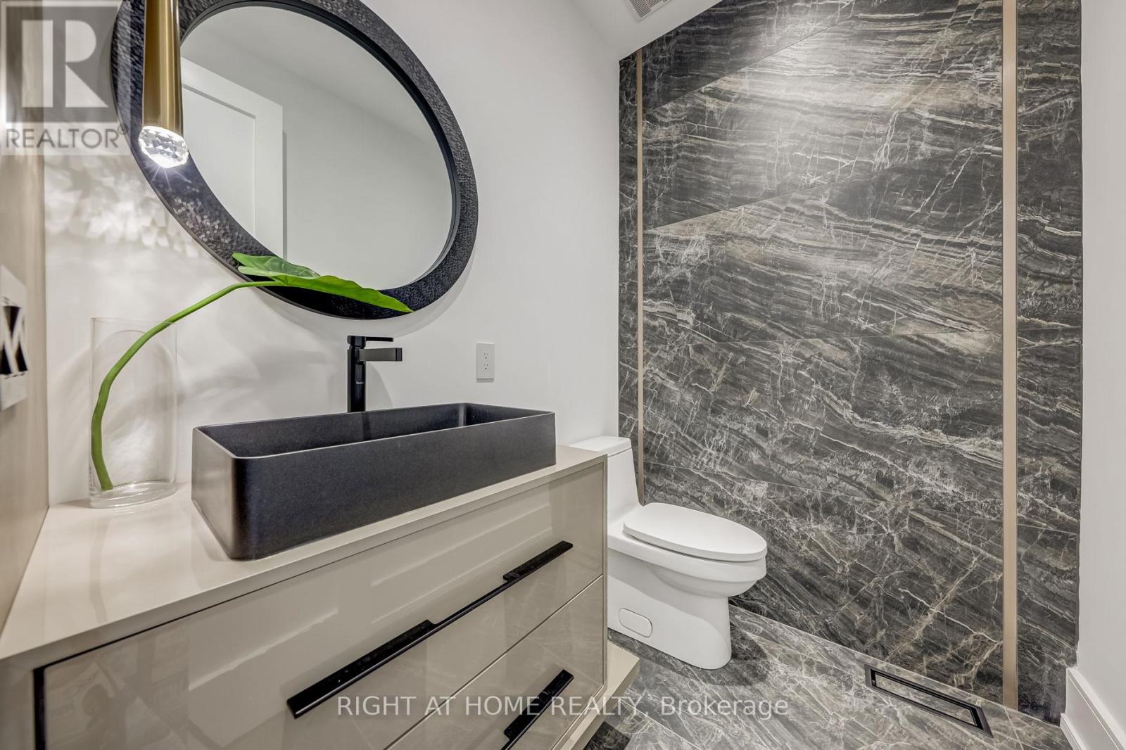 102 Parklea Drive, Toronto, Ontario  M4G 2J8 - Photo 25 - C12515968