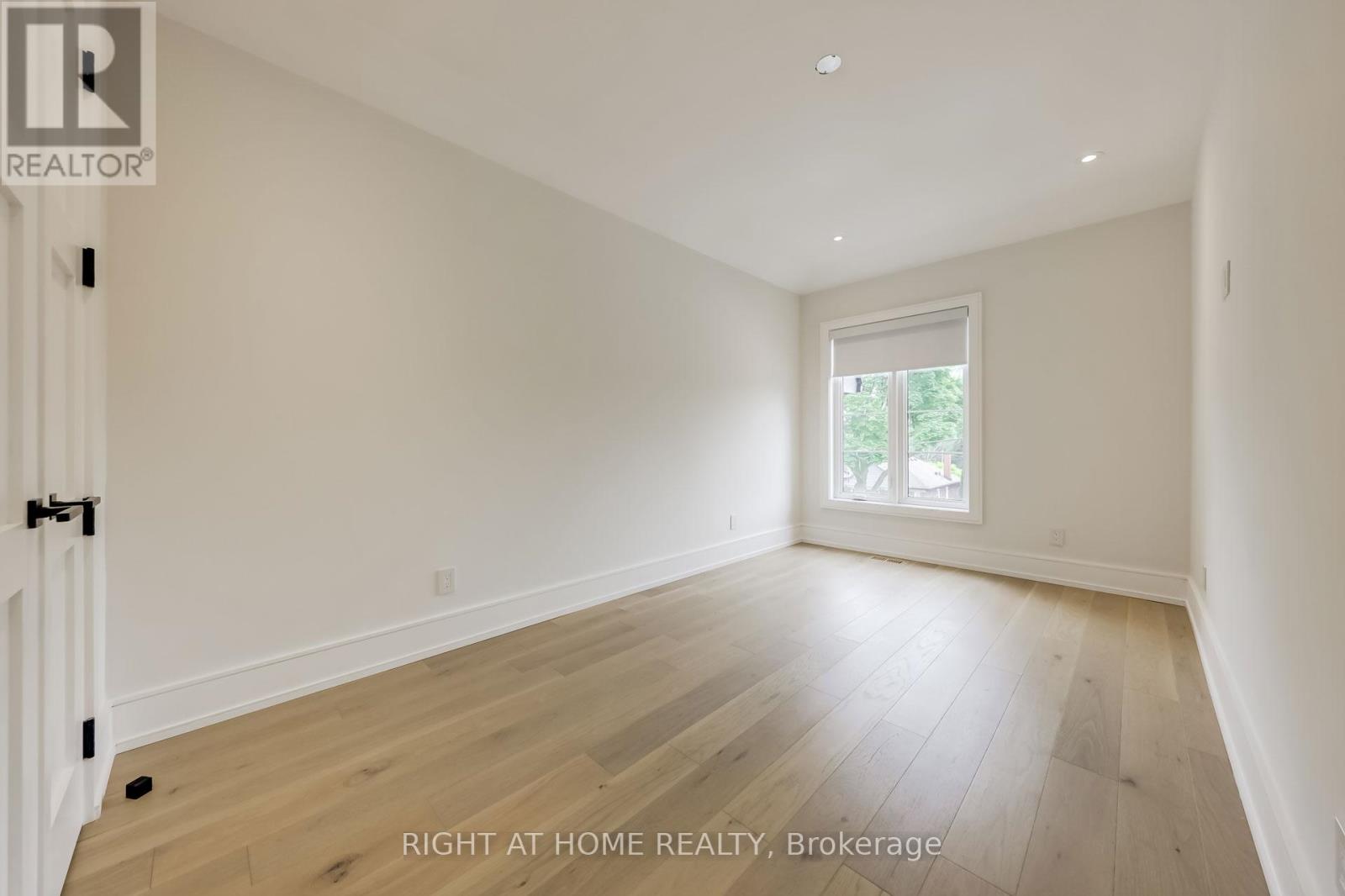 102 Parklea Drive, Toronto, Ontario  M4G 2J8 - Photo 34 - C12515968