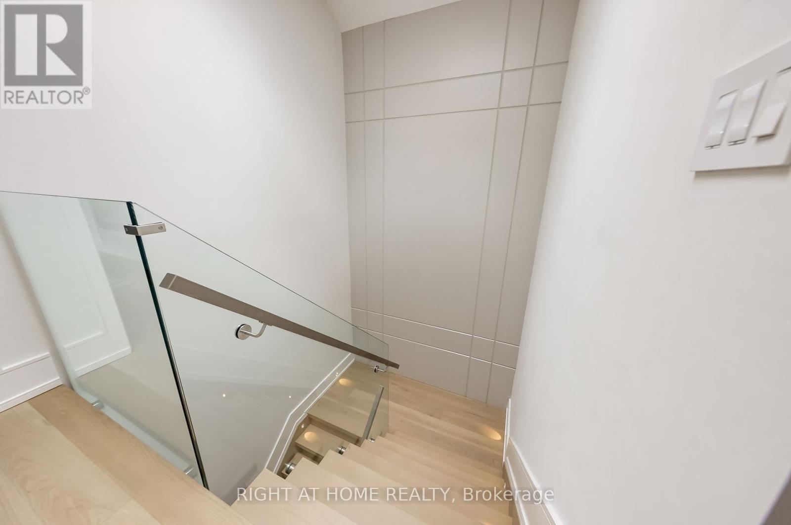 102 Parklea Drive, Toronto, Ontario  M4G 2J8 - Photo 39 - C12515968