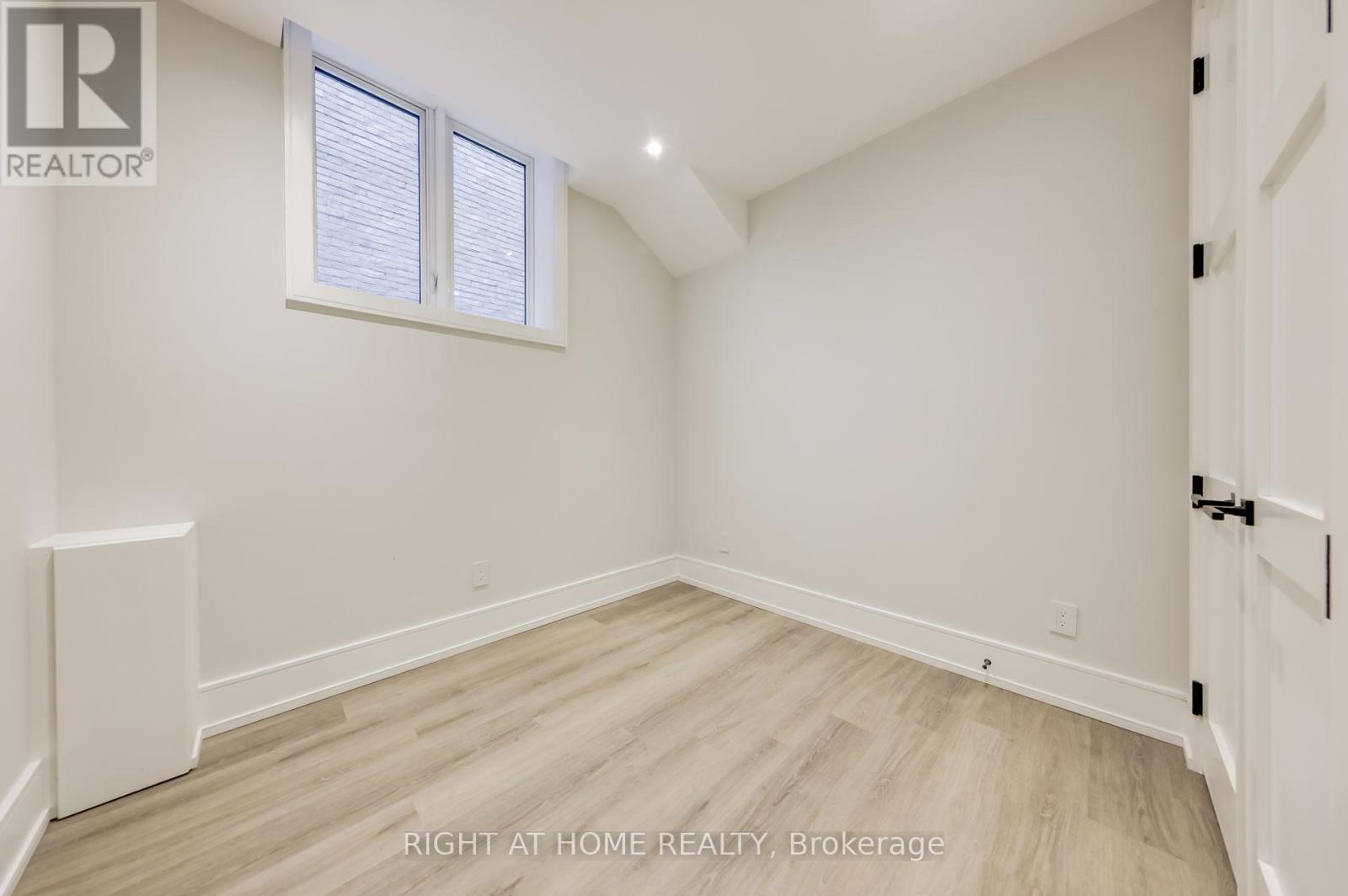 102 Parklea Drive, Toronto, Ontario  M4G 2J8 - Photo 42 - C12515968