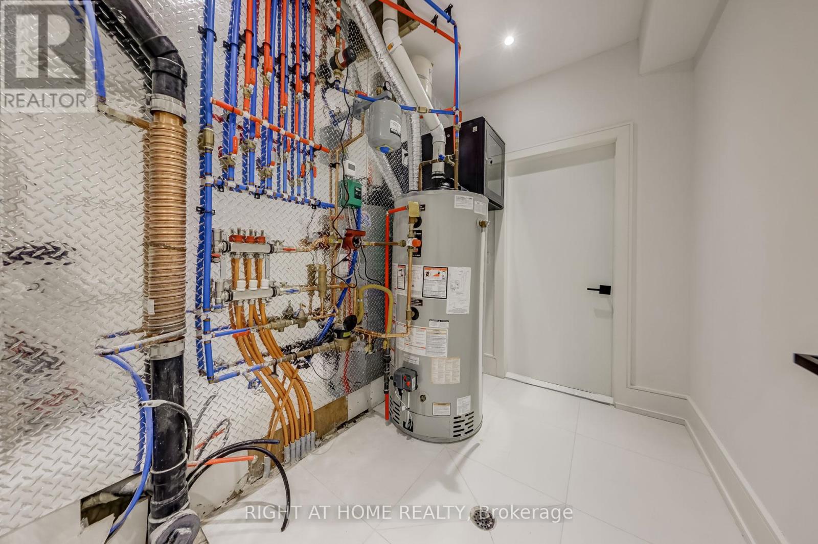 102 Parklea Drive, Toronto, Ontario  M4G 2J8 - Photo 44 - C12515968