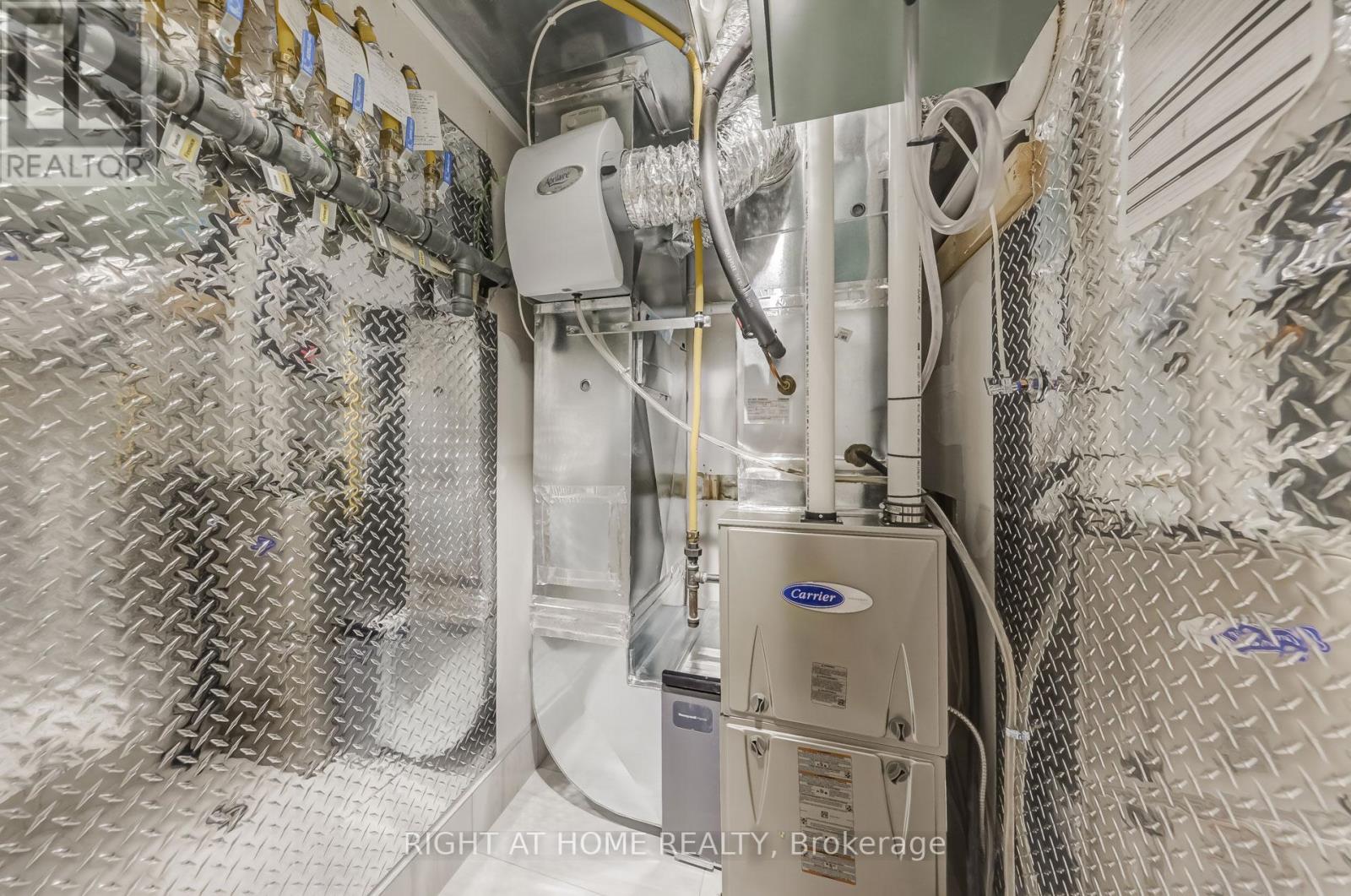 102 Parklea Drive, Toronto, Ontario  M4G 2J8 - Photo 45 - C12515968