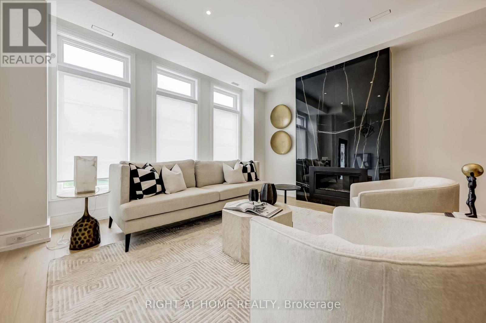 102 Parklea Drive, Toronto, Ontario  M4G 2J8 - Photo 7 - C12515968