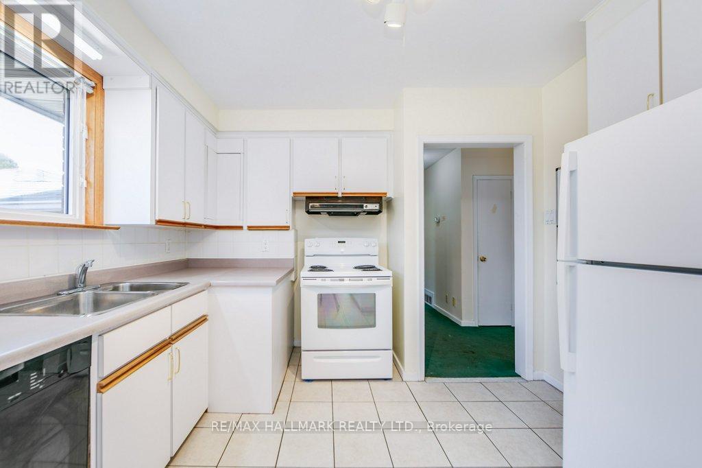 94 Broadlands Boulevard, Toronto, Ontario  M3A 1J7 - Photo 6 - C12516002