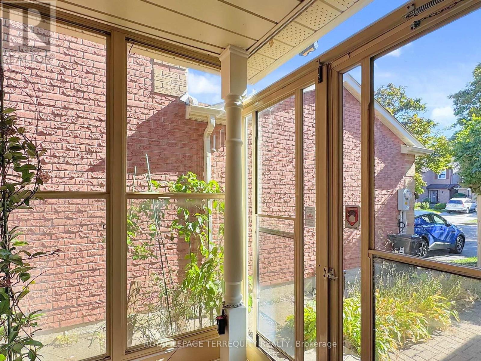 16 Audrelane Court, Toronto, Ontario M1V 3S4 - Photo 5 - E12515888