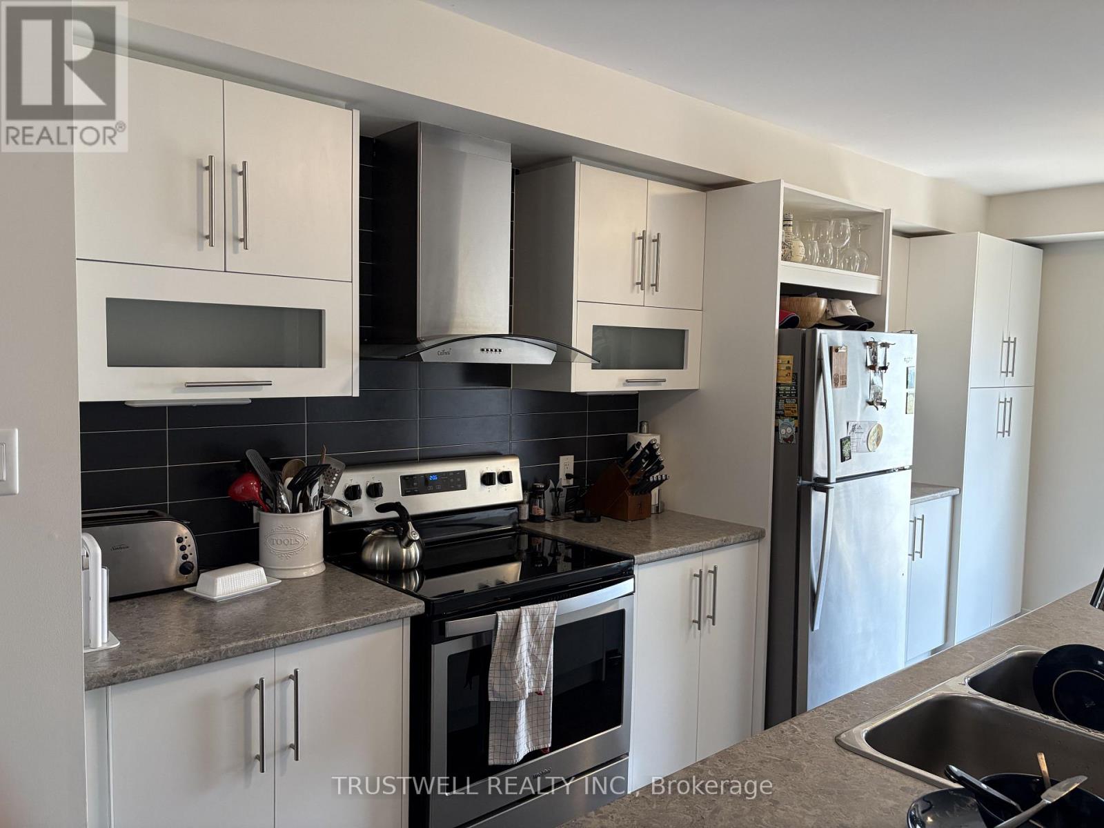 95 Donald Fleming Way, Whitby, Ontario L1R 0N8 - Photo 4 - E12515942