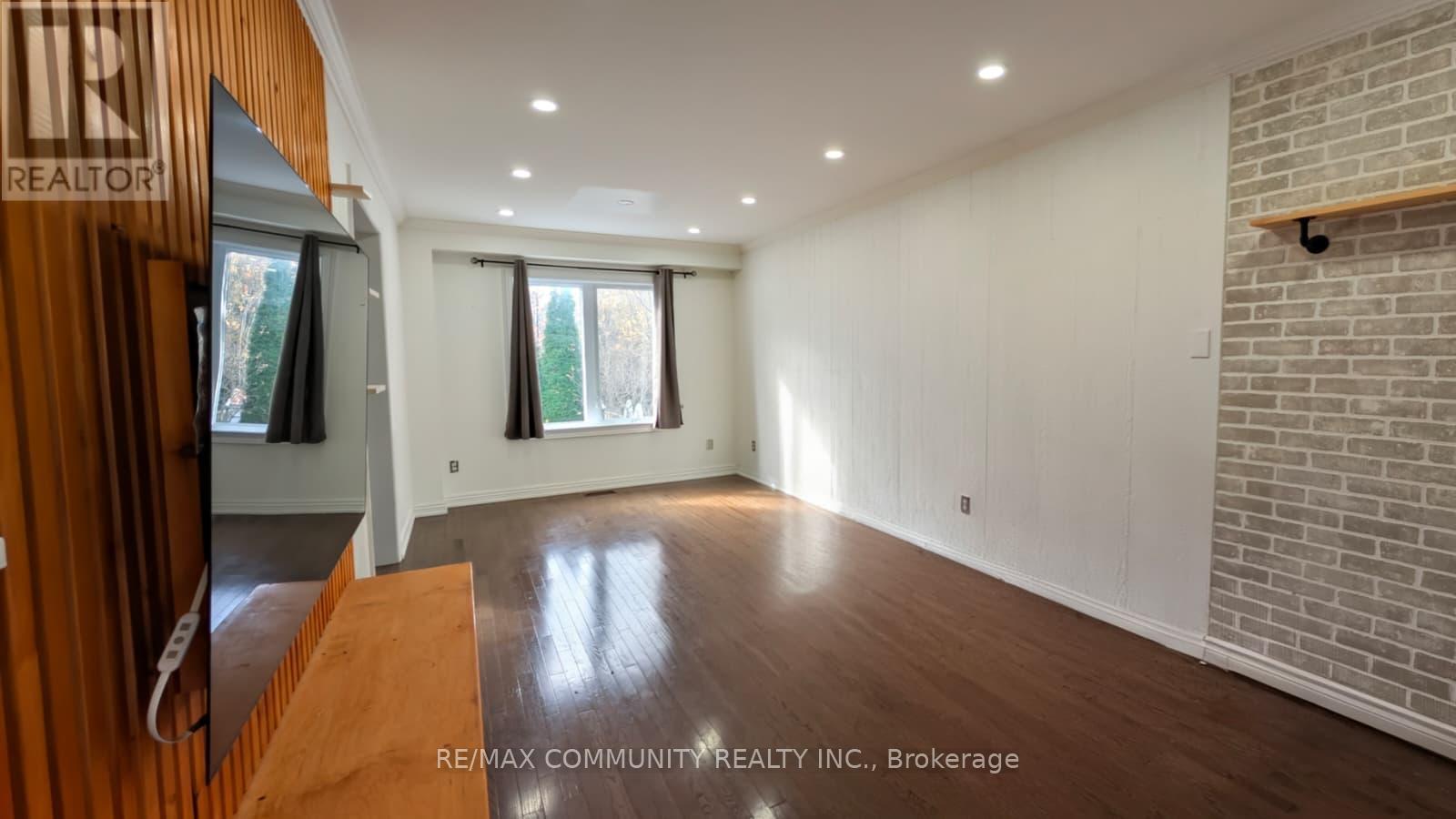 1816 Woodgate Court, Oshawa, Ontario  L1G 7Z1 - Photo 4 - E12515992