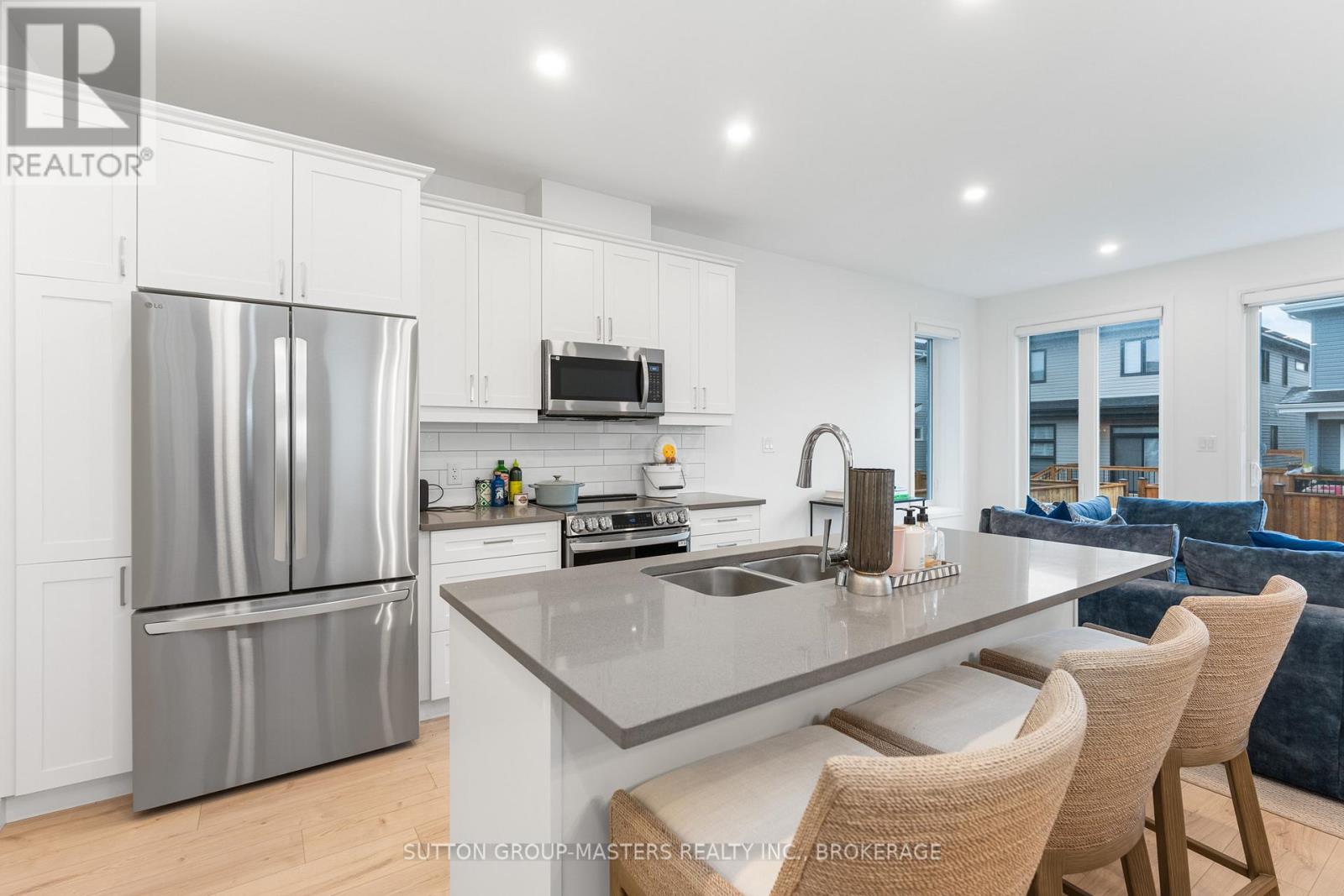 214 Superior Drive, Loyalist, Ontario K7N 0E4 - Photo 12 - X12516080