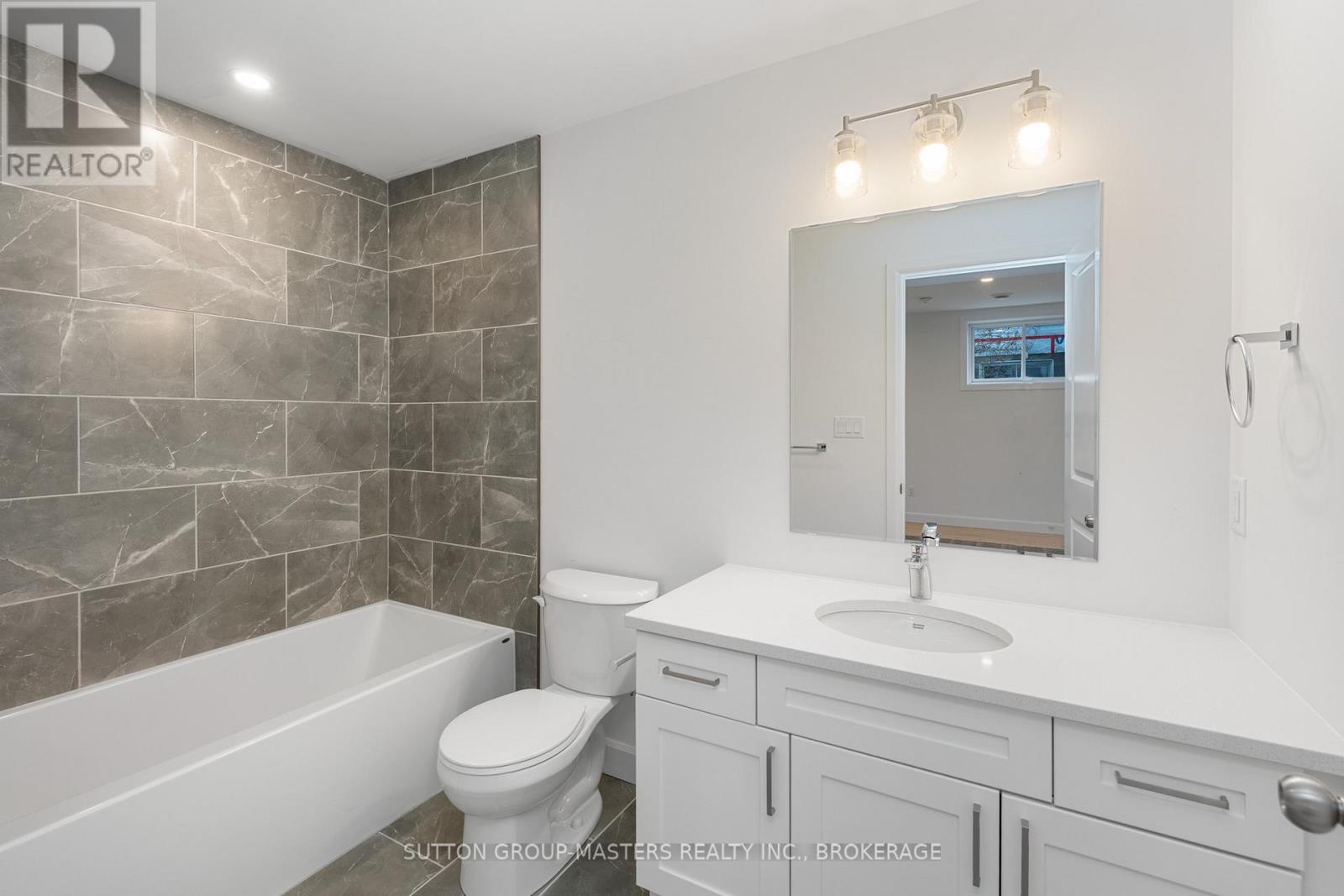 214 Superior Drive, Loyalist, Ontario K7N 0E4 - Photo 37 - X12516080