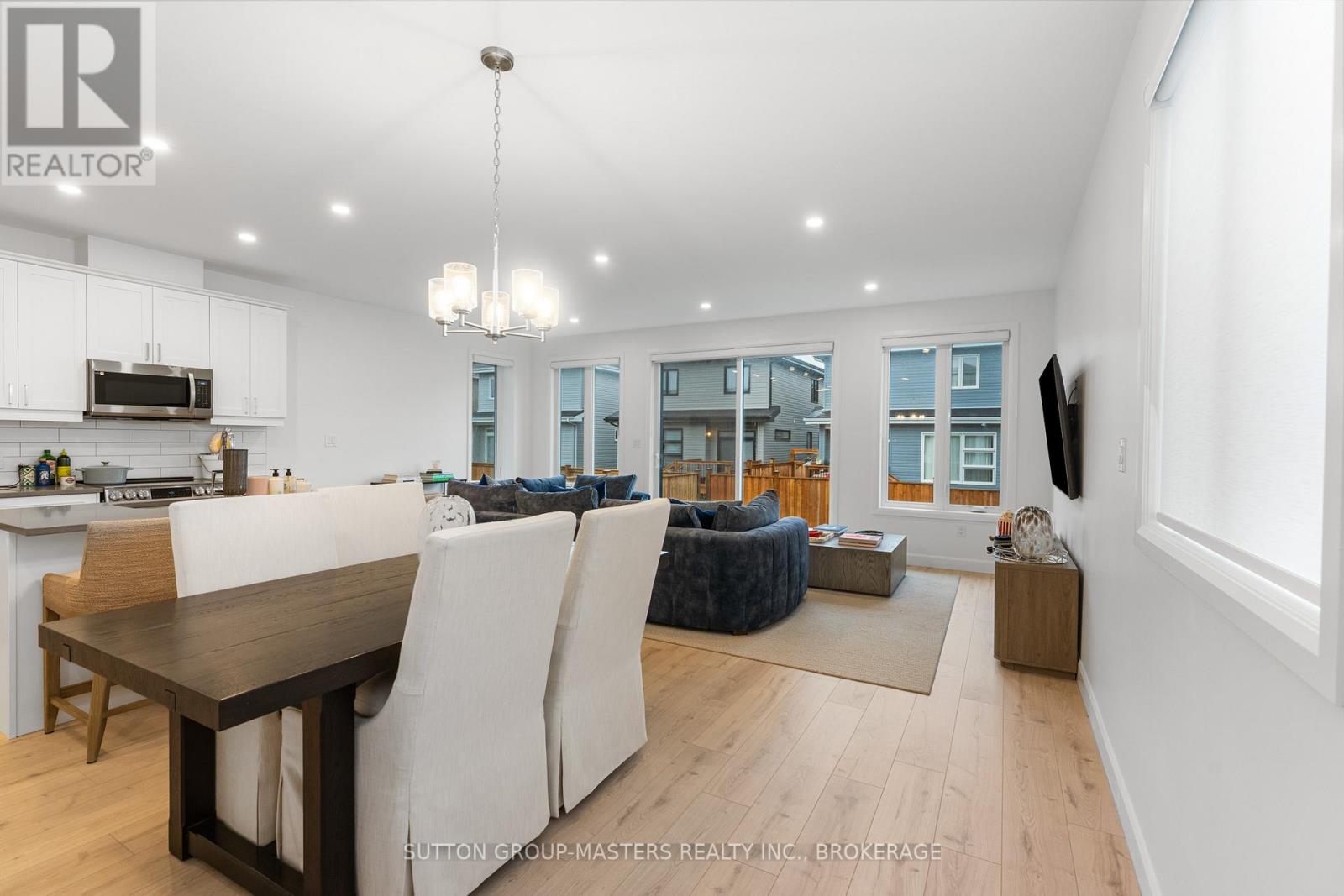 214 Superior Drive, Loyalist, Ontario K7N 0E4 - Photo 7 - X12516080