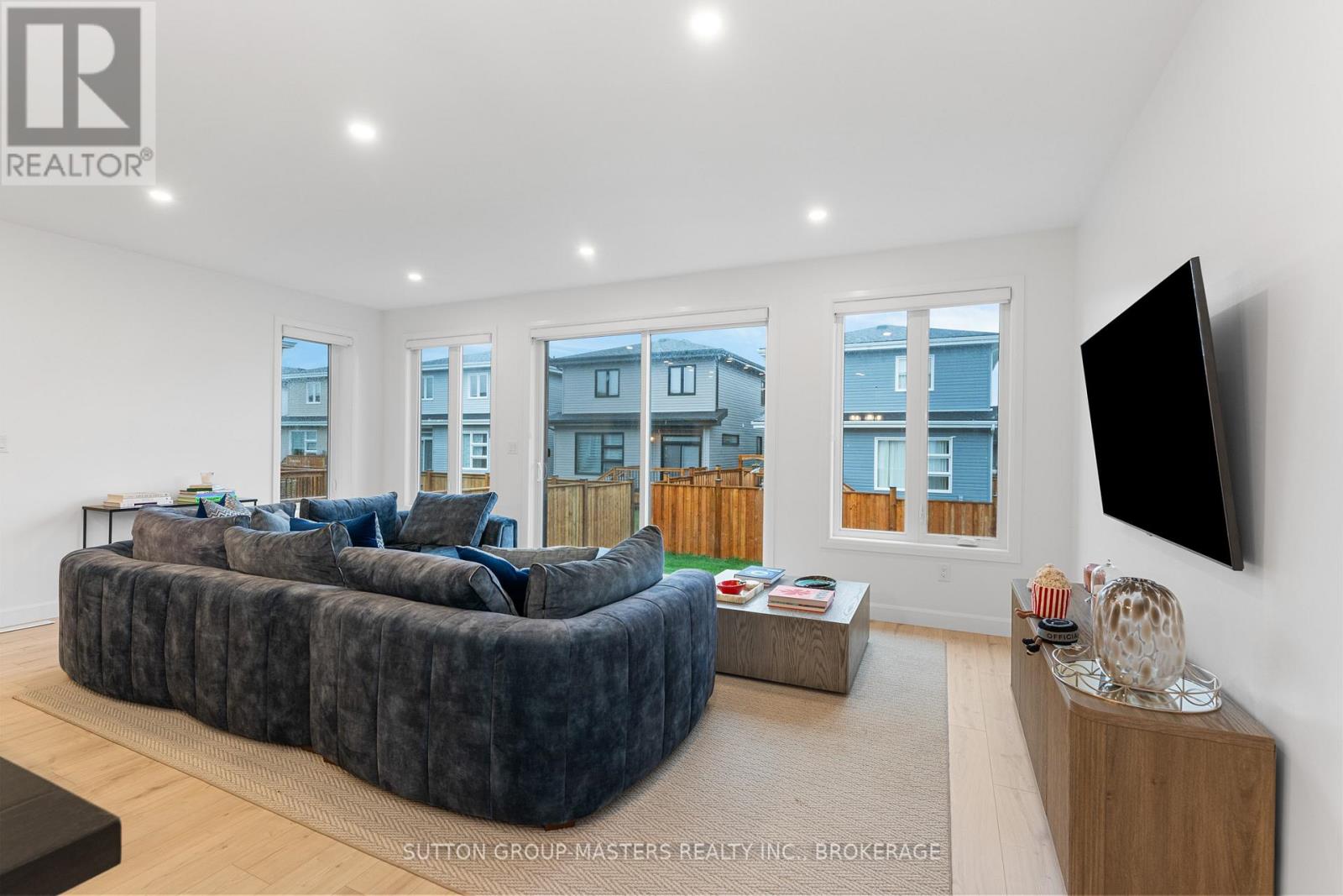 214 Superior Drive, Loyalist, Ontario K7N 0E4 - Photo 8 - X12516080