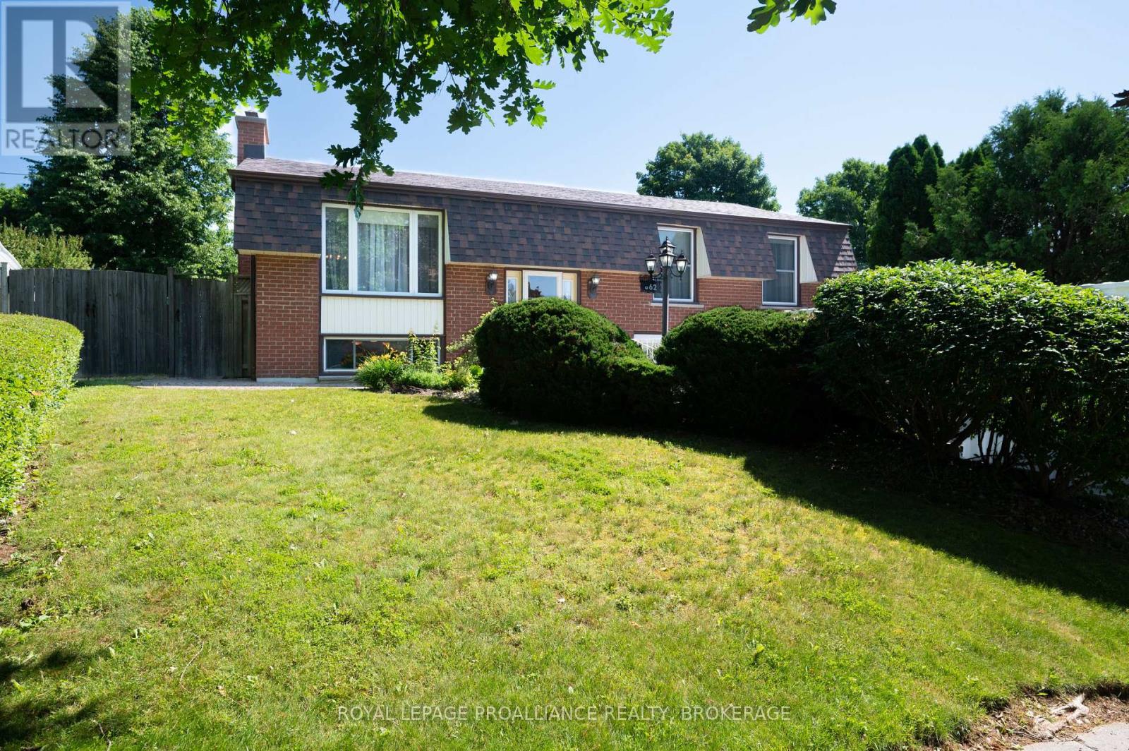 862 Berwick Place, Kingston, Ontario K7M 6B6 - Photo 1 - X12516326