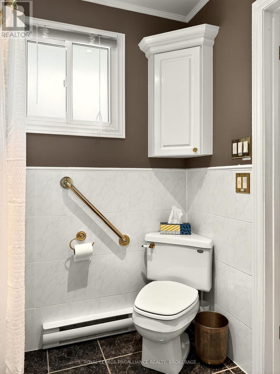 862 Berwick Place, Kingston, Ontario K7M 6B6 - Photo 11 - X12516326