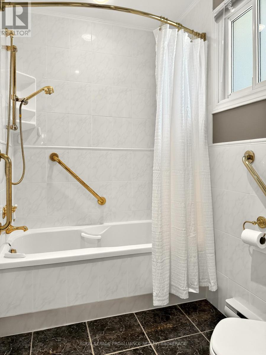 862 Berwick Place, Kingston, Ontario K7M 6B6 - Photo 12 - X12516326