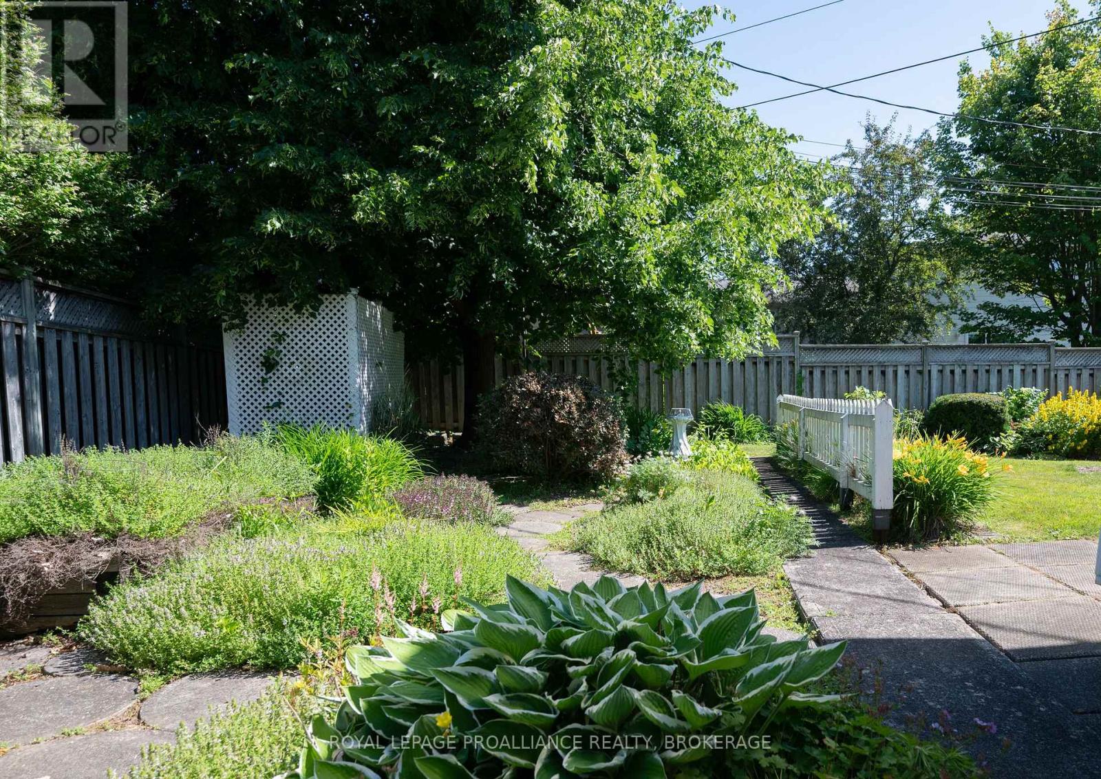 862 Berwick Place, Kingston, Ontario K7M 6B6 - Photo 35 - X12516326