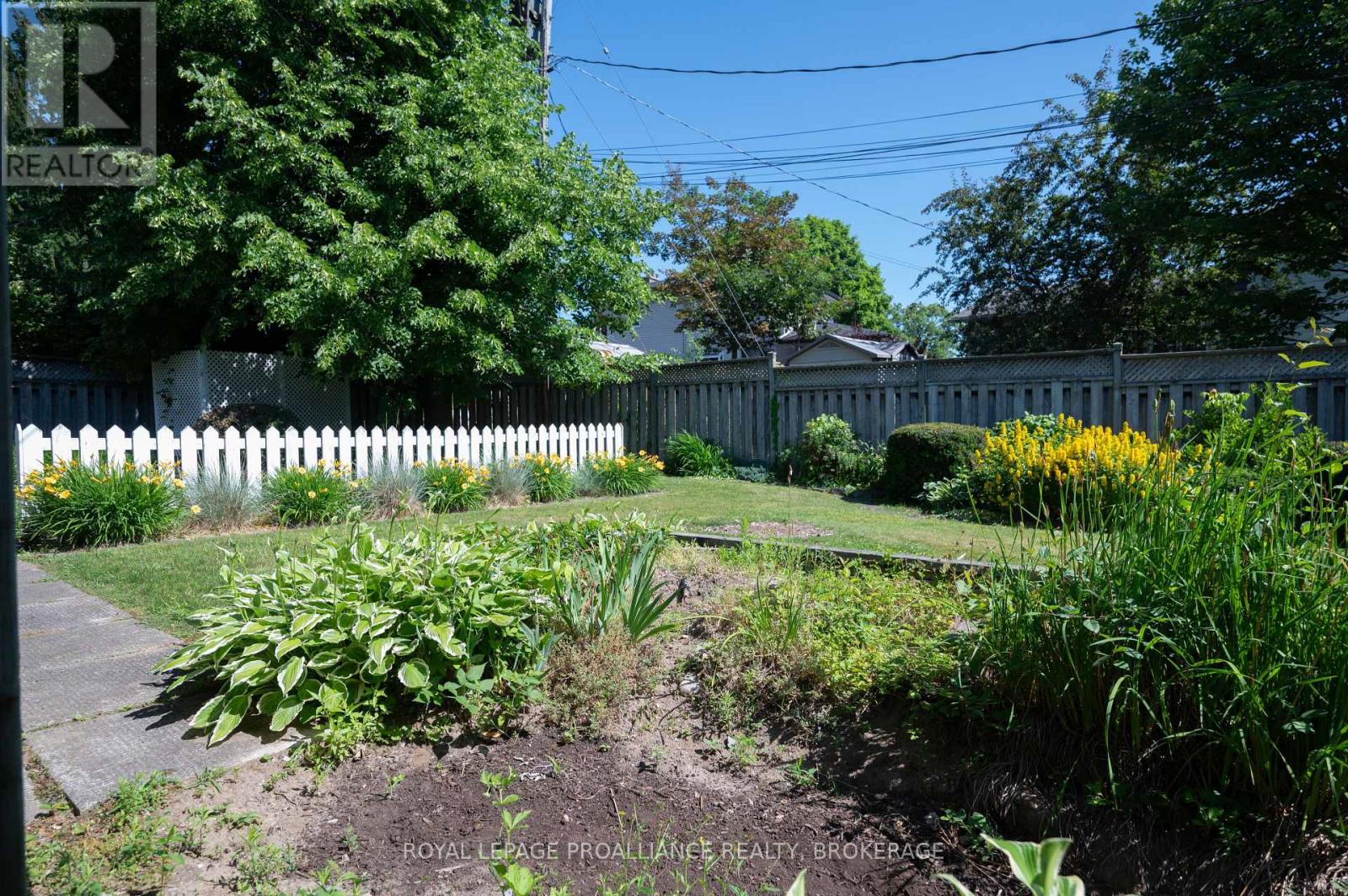 862 Berwick Place, Kingston, Ontario K7M 6B6 - Photo 37 - X12516326