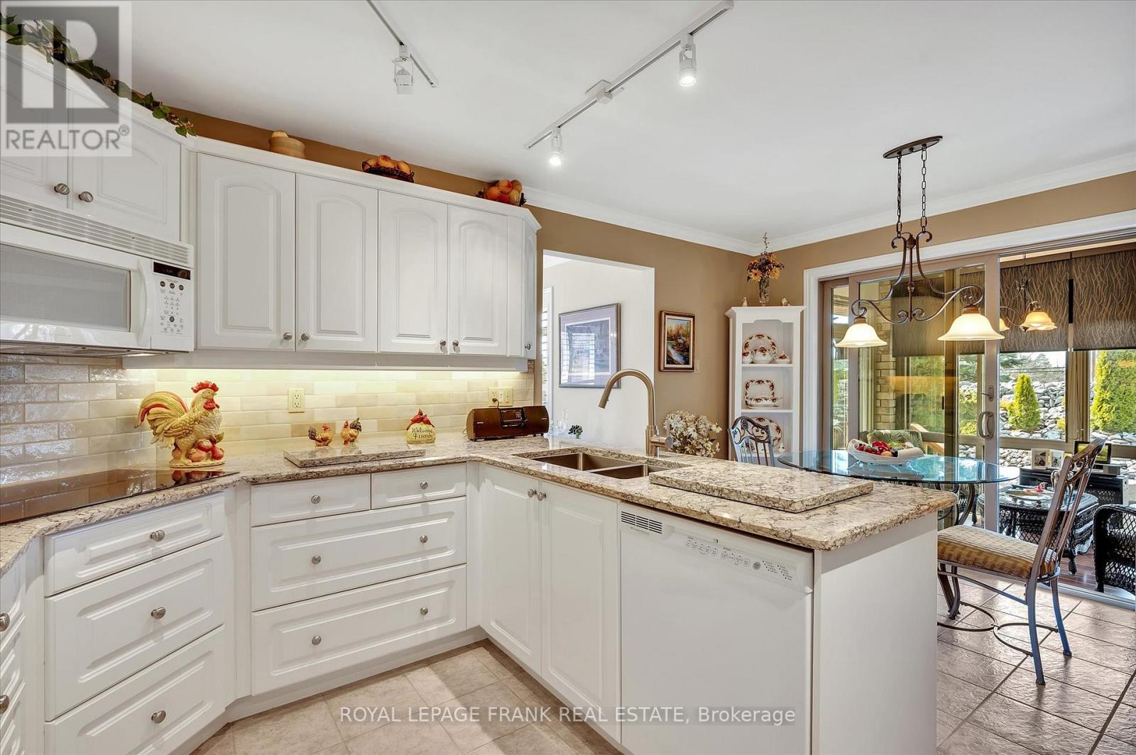 42 Huntingwood Crescent, Kawartha Lakes (Bobcaygeon), Ontario  K0M 1A0 - Photo 8 - X12516248