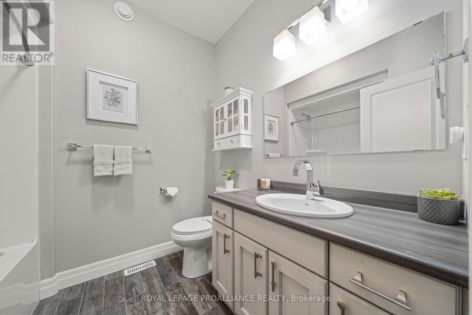 16 Hummingbird Drive, Belleville, Ontario K8N 0H7 - Photo 18 - X12516292